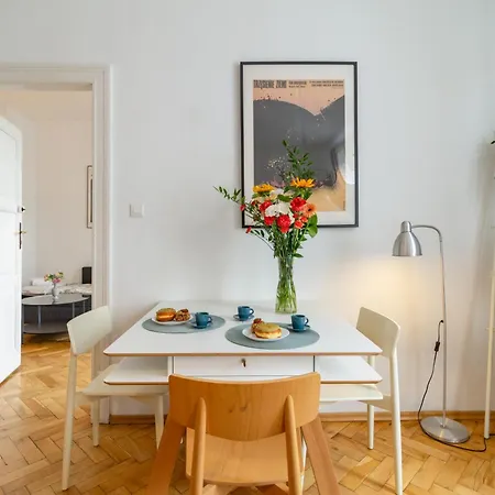 Bibi In Krakow, Location And Time Apartament