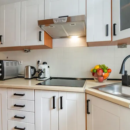 Apartament Bibi In Krakow, Location And Time *