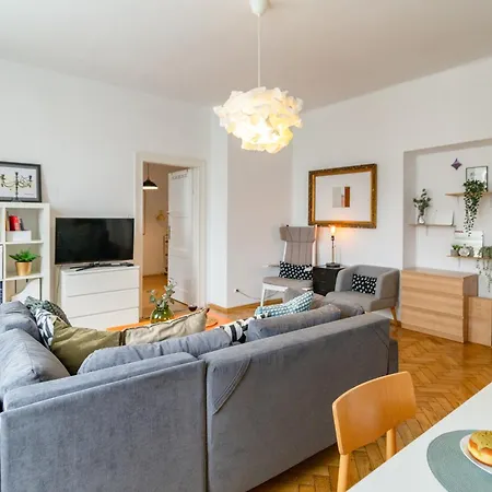 Bibi In Krakow, Location And Time Apartment
